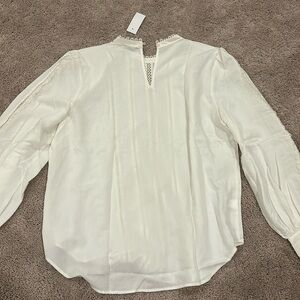 Ann Taylor White Blouse / Size: Large / Color: White 🤍